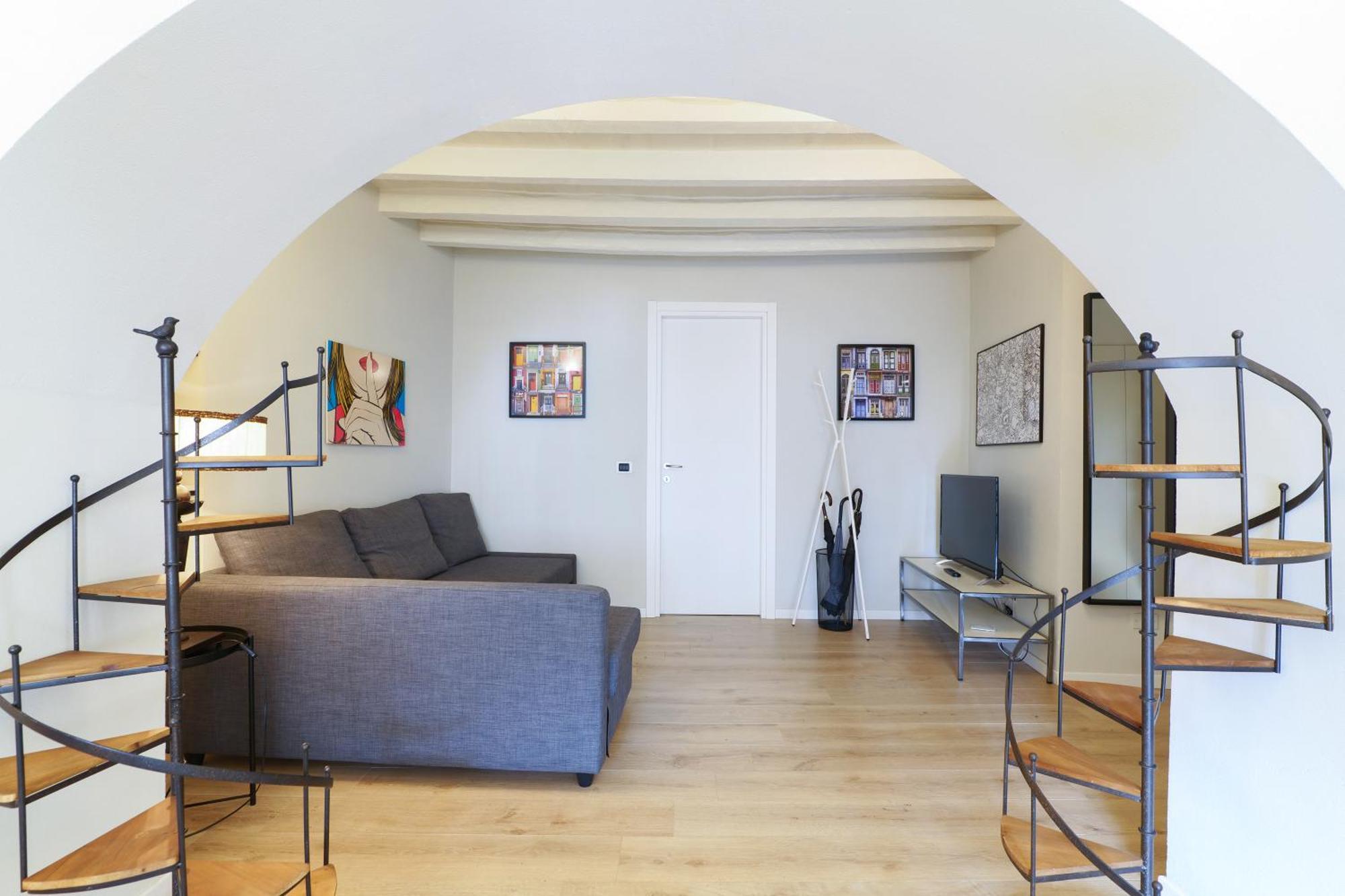 Elegant Rosales Apt. Milán